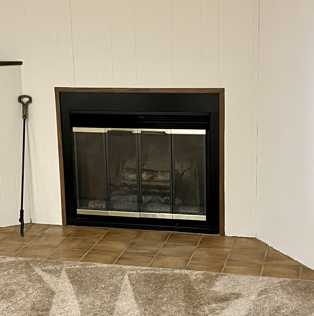 315 Bluff Court, Unit C Lake Barrington, IL 60010 - Photo 26 of 43 a view of fireplace and wooden floor