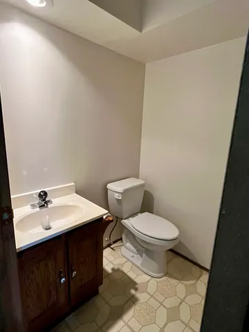 $299,000 | 315 Bluff Court, Unit C, Lake Barrington, IL 60010