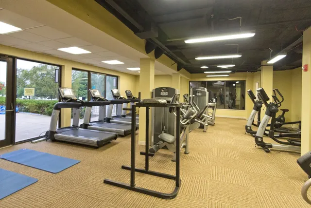 $299,000 | 315 Bluff Court, Unit C, Lake Barrington, IL 60010