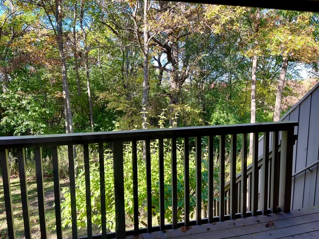 $299,000 | 315 Bluff Court, Unit C, Lake Barrington, IL 60010