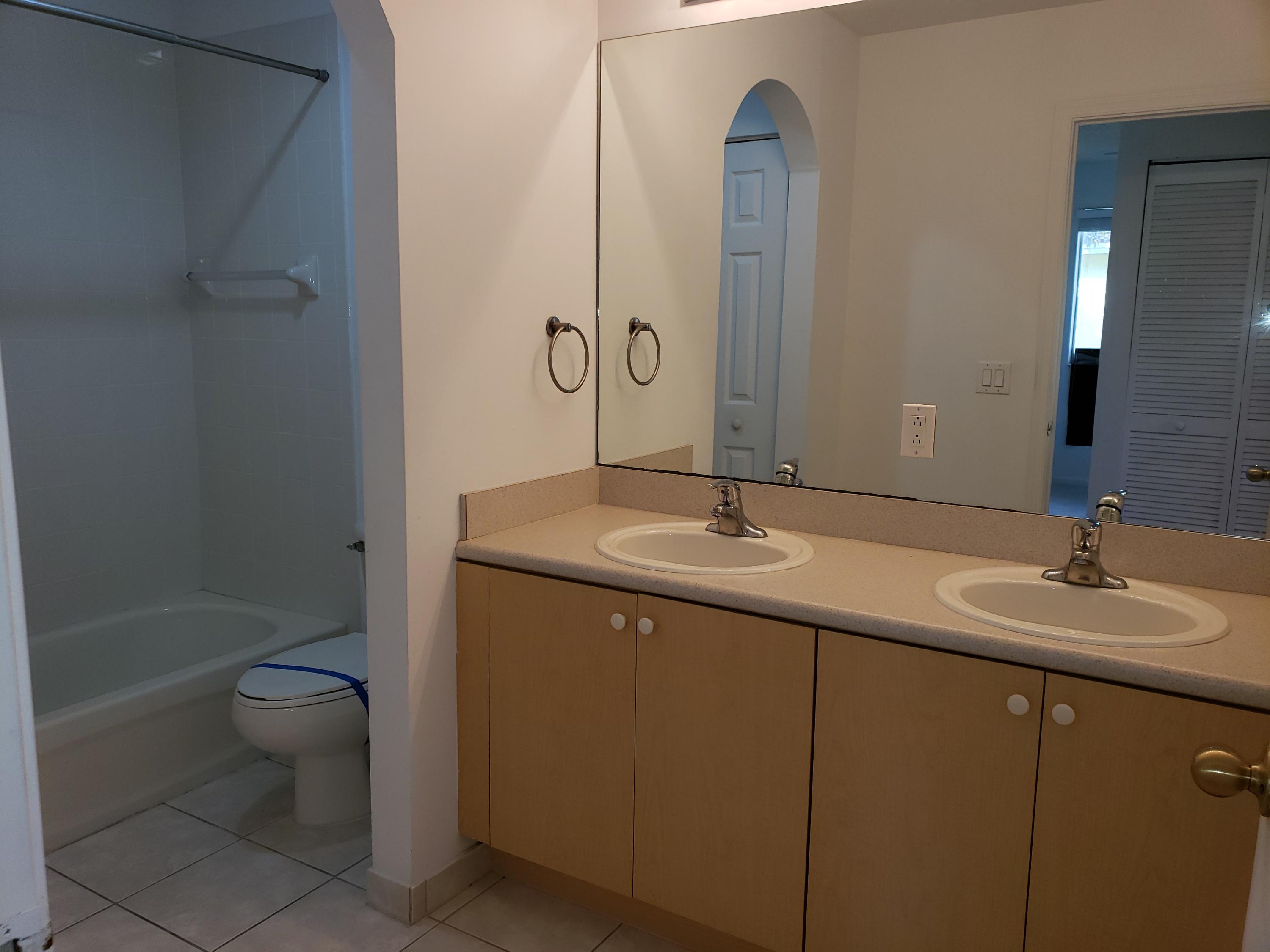 1119 Imperial Lake Road West Palm Beach, FL 33413 - Photo 15 of 19 Bathroom2