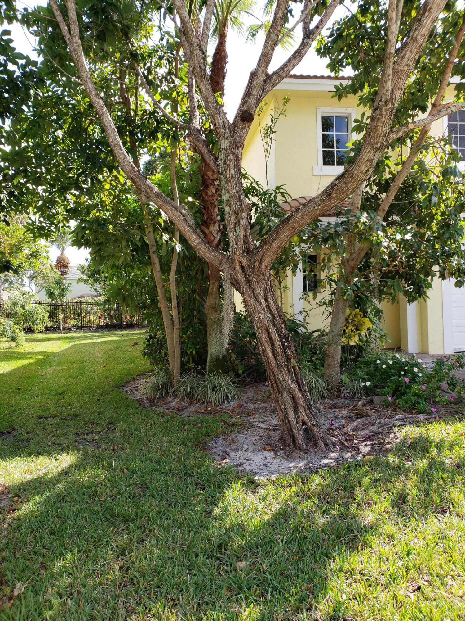 1119 Imperial Lake Road West Palm Beach, FL 33413 - Photo 18 of 19 Side yard