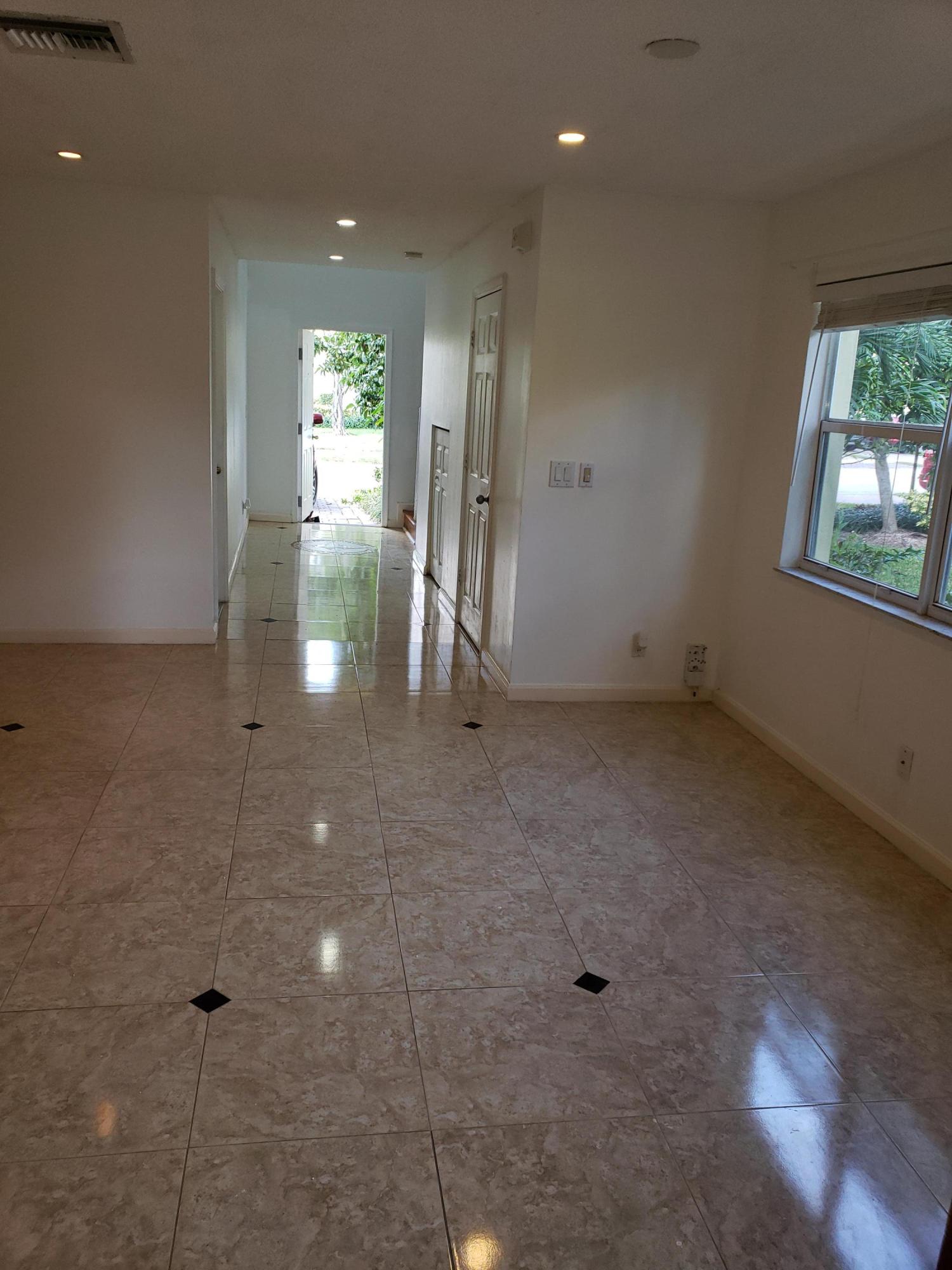 1119 Imperial Lake Road West Palm Beach, FL 33413 - Photo 3 of 19 Living Rm