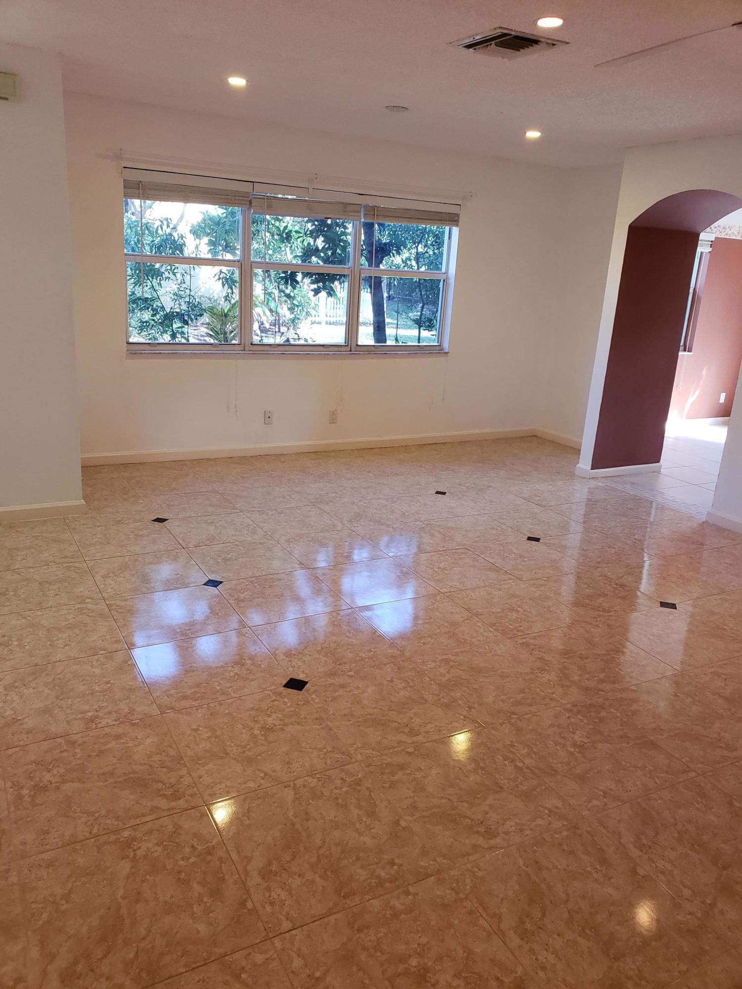 1119 Imperial Lake Road West Palm Beach, FL 33413 - Photo 5 of 19 Living.Dining