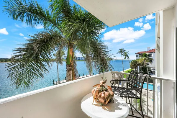 $525,000 | 60 West Pelican Street, Unit 407, Naples, FL 34113