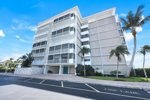 $650,000 | 60 West Pelican Street, Unit 407, Naples, FL 34113