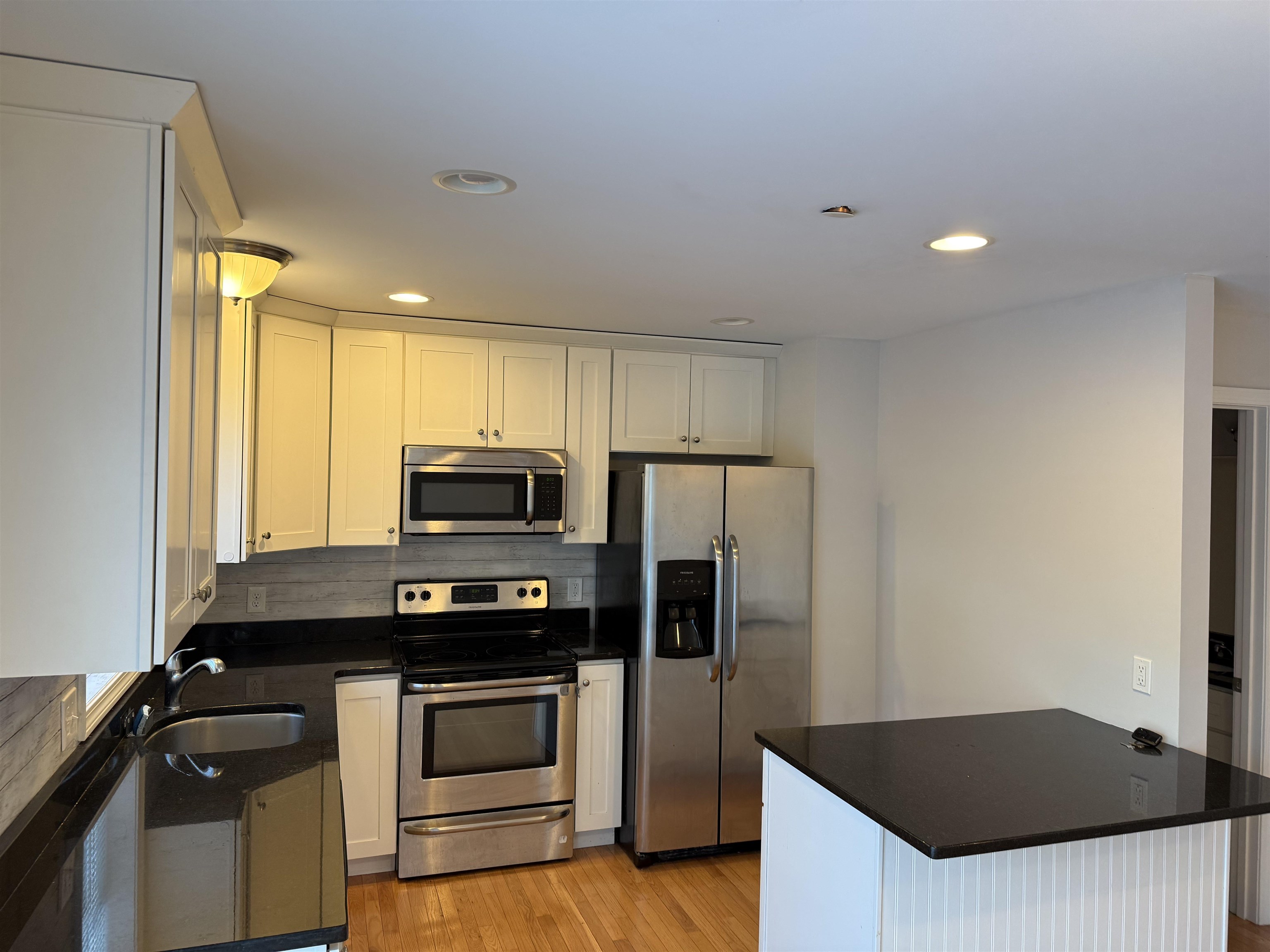 16 Sheffield Drive Dover, NH 03820 - Photo 2 of 25