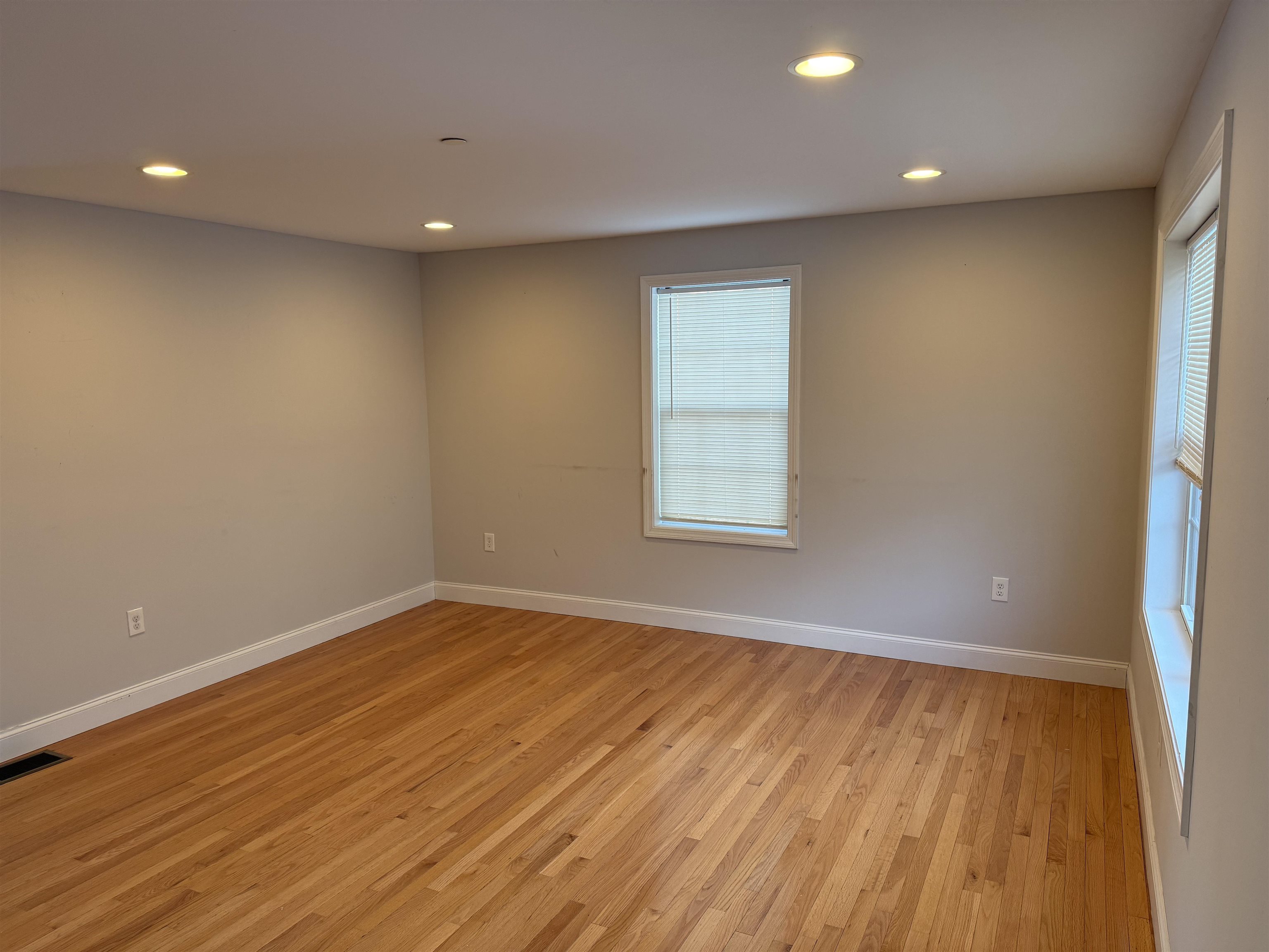 16 Sheffield Drive Dover, NH 03820 - Photo 8 of 25