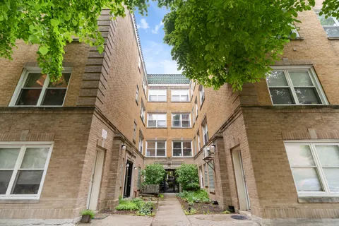 $299,900 | 2846 North Christiana Avenue, Unit 2, Chicago, IL 60618