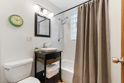 $299,900 | 2846 North Christiana Avenue, Unit 2, Chicago, IL 60618