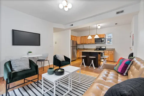 $299,900 | 2846 North Christiana Avenue, Unit 2, Chicago, IL 60618
