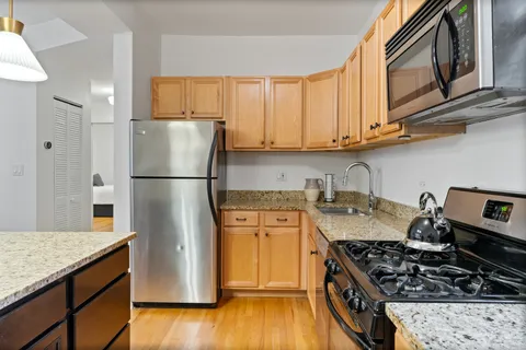 $299,900 | 2846 North Christiana Avenue, Unit 2, Chicago, IL 60618