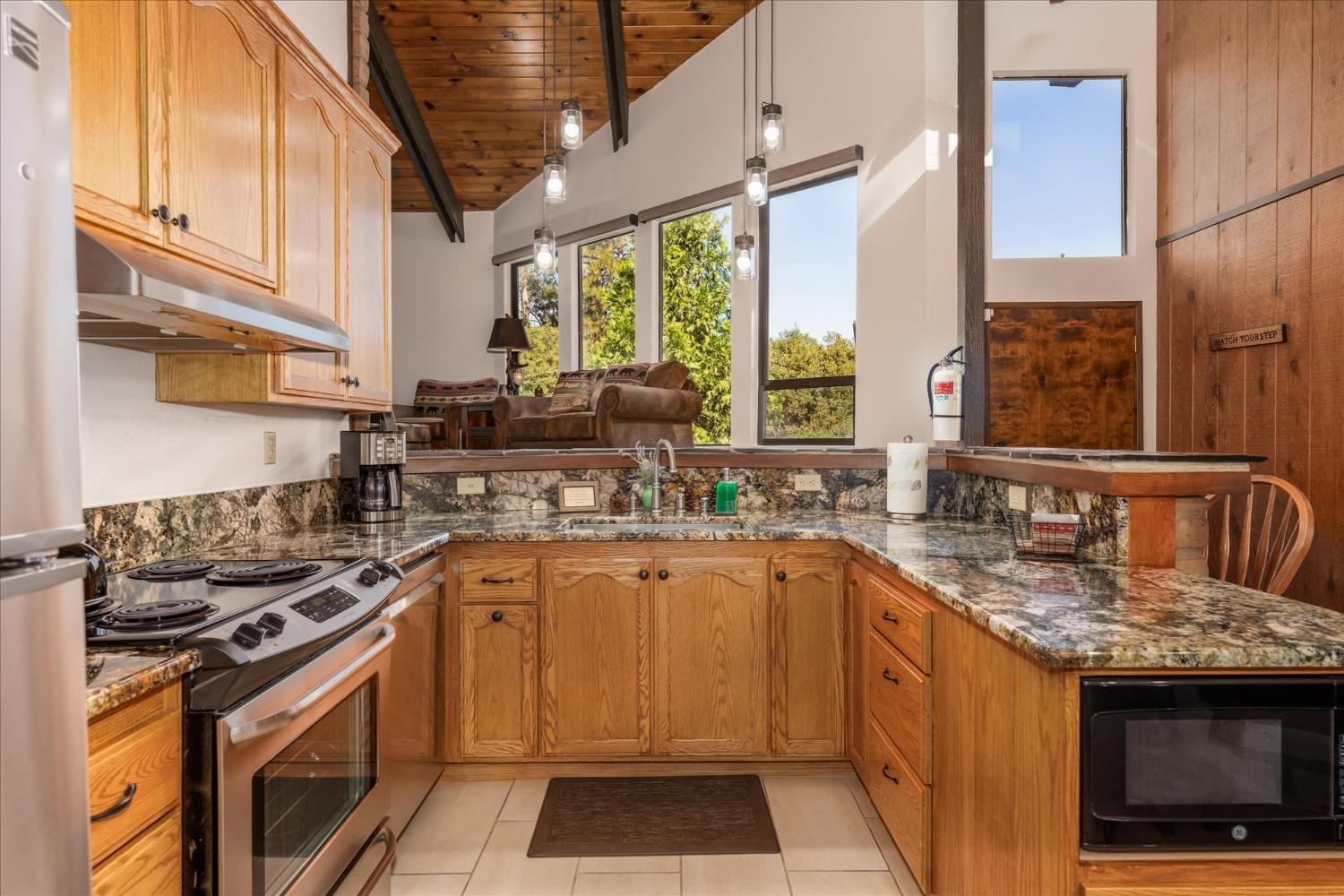 42553 Buckeye Road Oakhurst, CA 93644 - Photo 17 of 30 Gallery Image 17