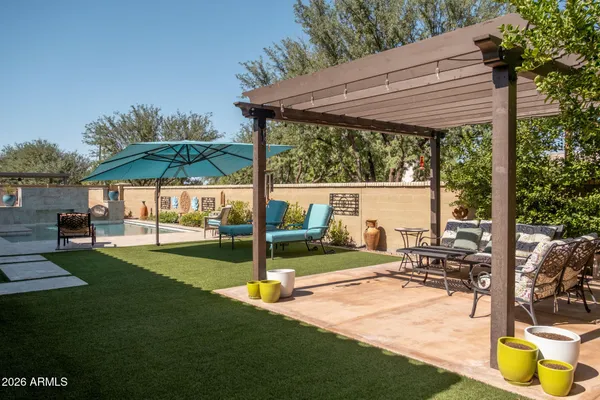 $1,200,000 | 1988 East Blackhawk Drive, Gilbert, AZ 85298