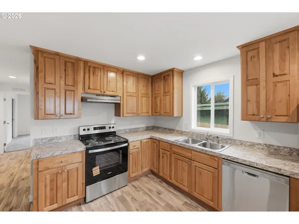 $289,000 | 559 South Wall Street, Coos Bay, OR 97420