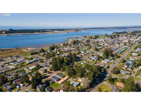 $289,000 | 559 South Wall Street, Coos Bay, OR 97420