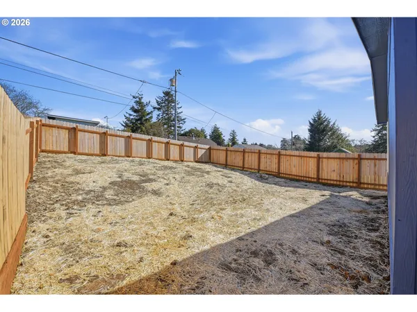 $289,000 | 559 South Wall Street, Coos Bay, OR 97420