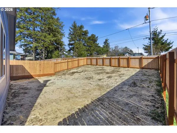 $289,000 | 559 South Wall Street, Coos Bay, OR 97420
