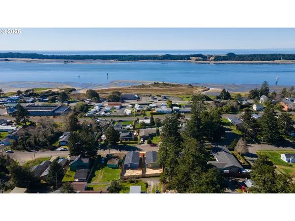 $289,000 | 559 South Wall Street, Coos Bay, OR 97420