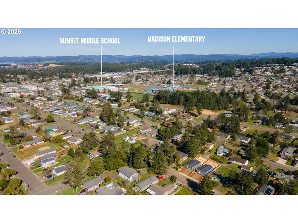 $289,000 | 559 South Wall Street, Coos Bay, OR 97420