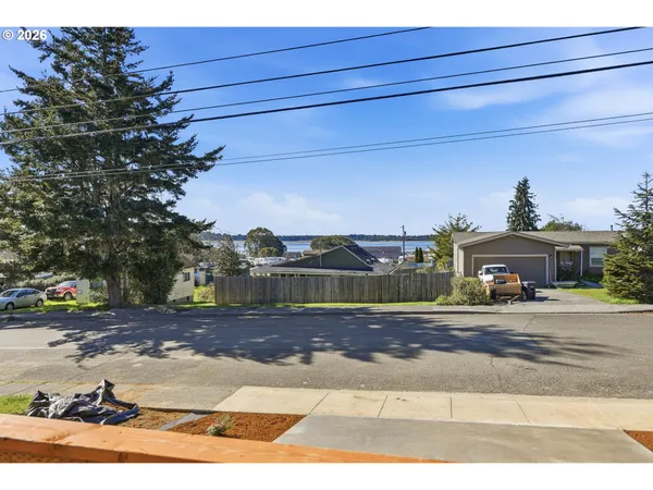 $289,000 | 559 South Wall Street, Coos Bay, OR 97420