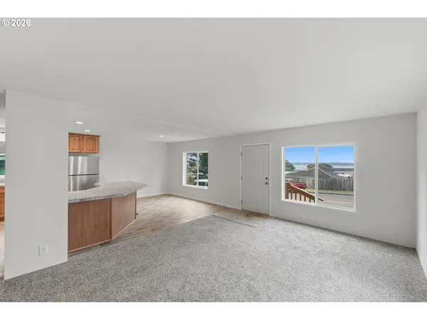 $289,000 | 559 South Wall Street, Coos Bay, OR 97420