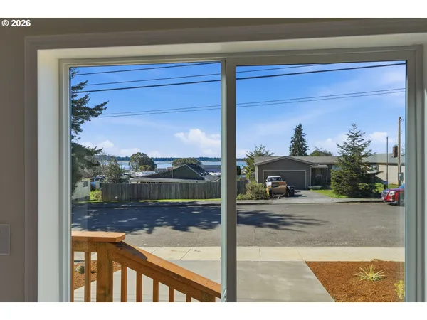 $289,000 | 559 South Wall Street, Coos Bay, OR 97420