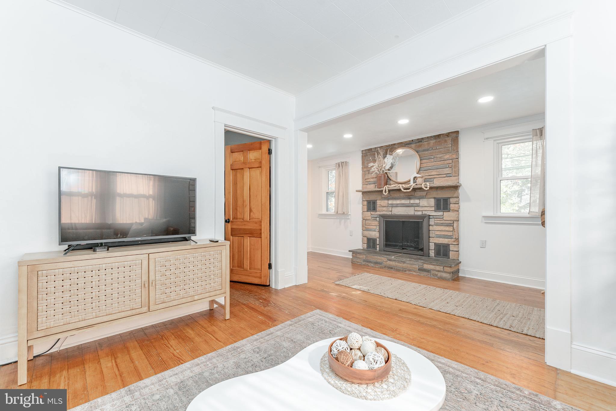864 North Avenue Springfield, PA 19064 - Photo 13 of 33 a living room with furniture and a flat screen tv