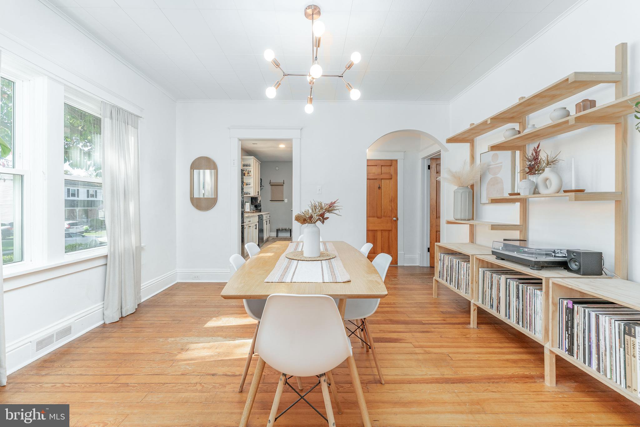 864 North Avenue Springfield, PA 19064 - Photo 14 of 33 a view of a dining room with furniture and wooden floor