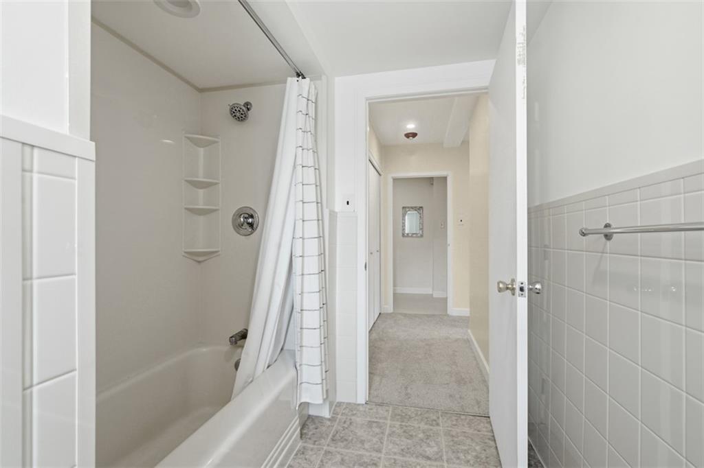 128 North Craig Street, Unit 814 Pittsburgh, PA 15213 - Photo 24 of 34 a bathroom with a shower and a tub