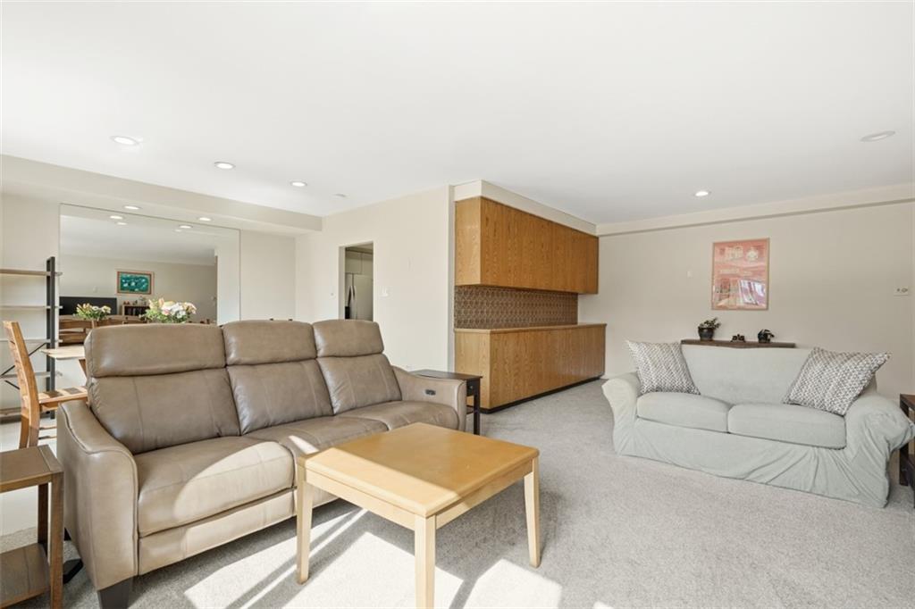 128 North Craig Street, Unit 814 Pittsburgh, PA 15213 - Photo 6 of 34 a living room with furniture and kitchen view