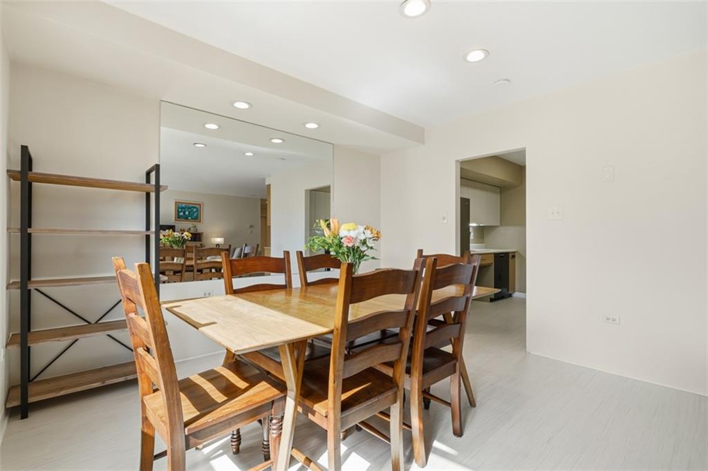 128 North Craig Street, Unit 814 Pittsburgh, PA 15213 - Photo 10 of 34 a dining room with furniture and a chandelier