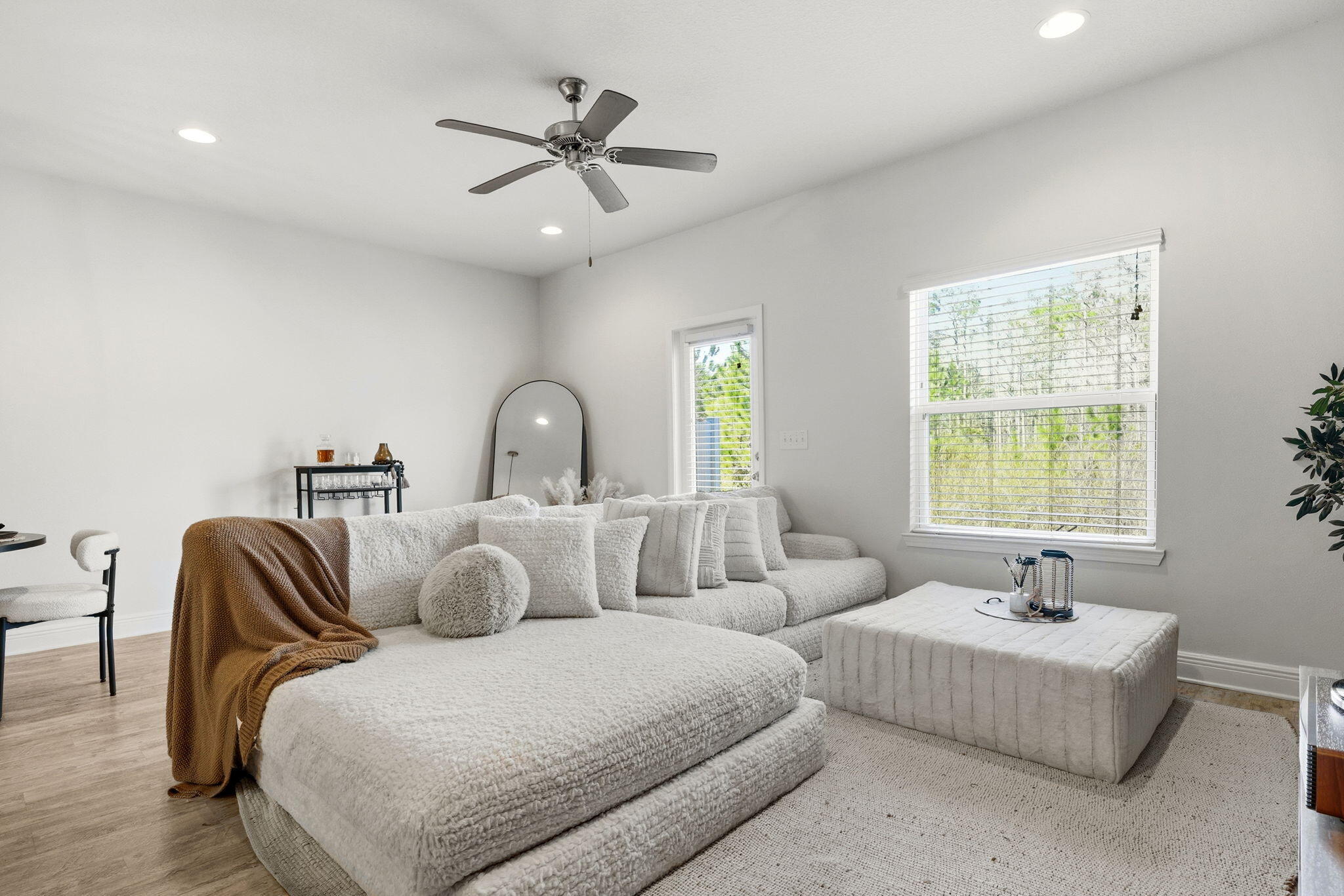25 Crossing Lane, Unit C Santa Rosa Beach, FL 32459 - Photo 11 of 37 a living room with furniture and a window