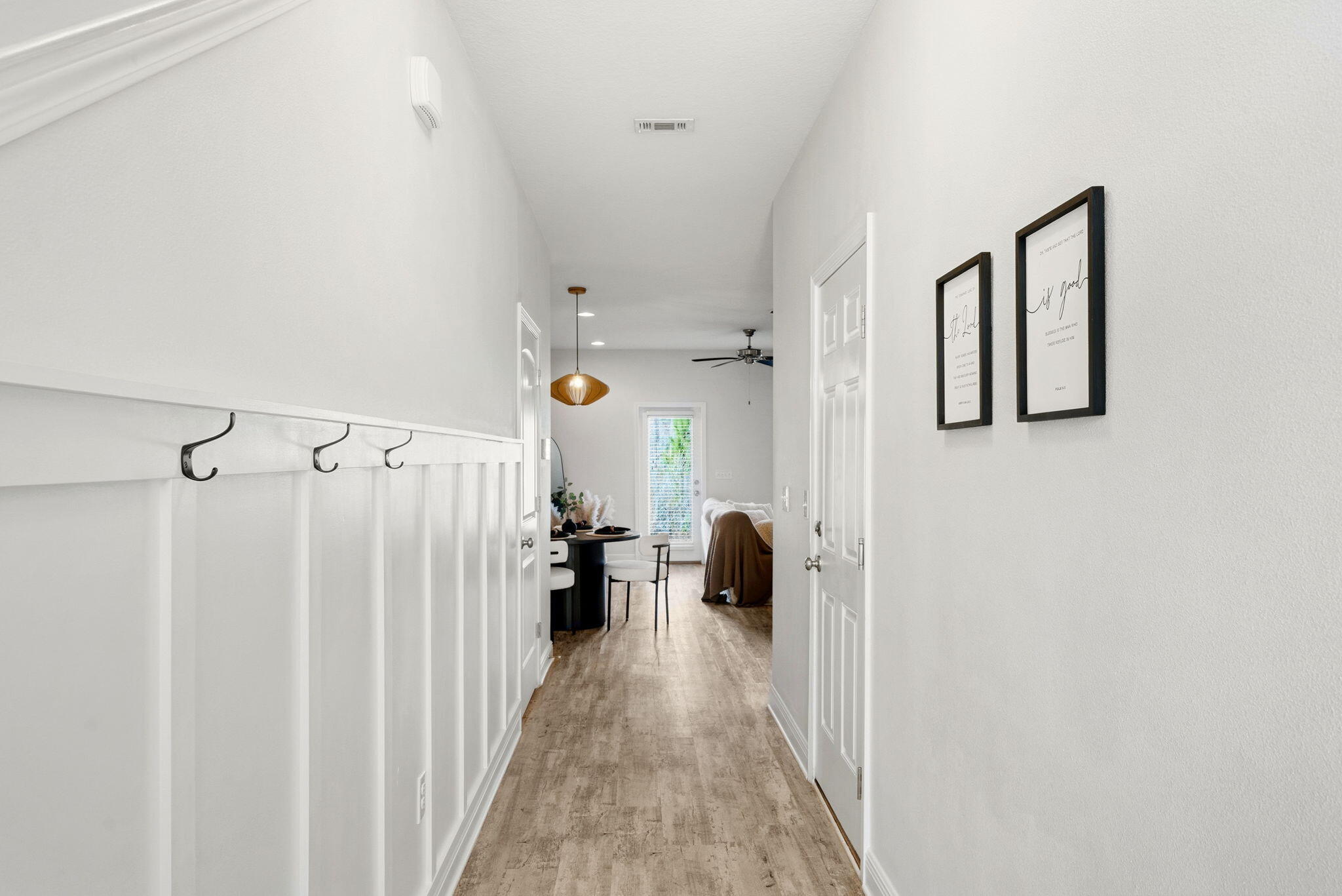25 Crossing Lane, Unit C Santa Rosa Beach, FL 32459 - Photo 4 of 37 a view of a hallway with a couch