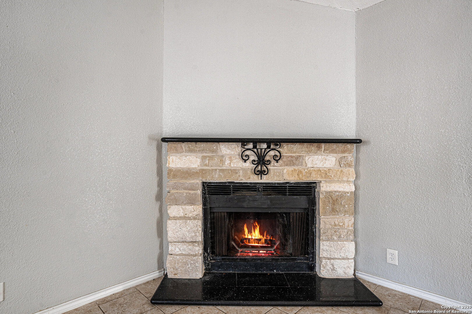 10023 Amber Field Drive San Antonio, TX 78245 - Photo 5 of 28 a living room with a fireplace