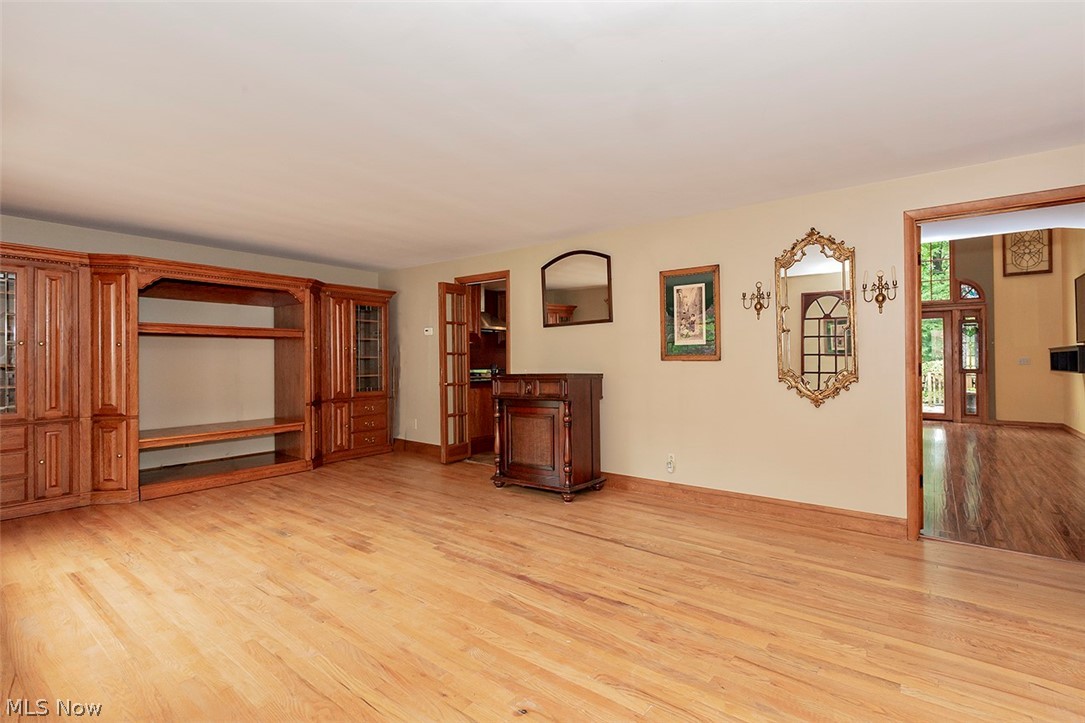 1108 Dorsh Road Cleveland, OH 44121 - Photo 3 of 28 Gallery Image 3