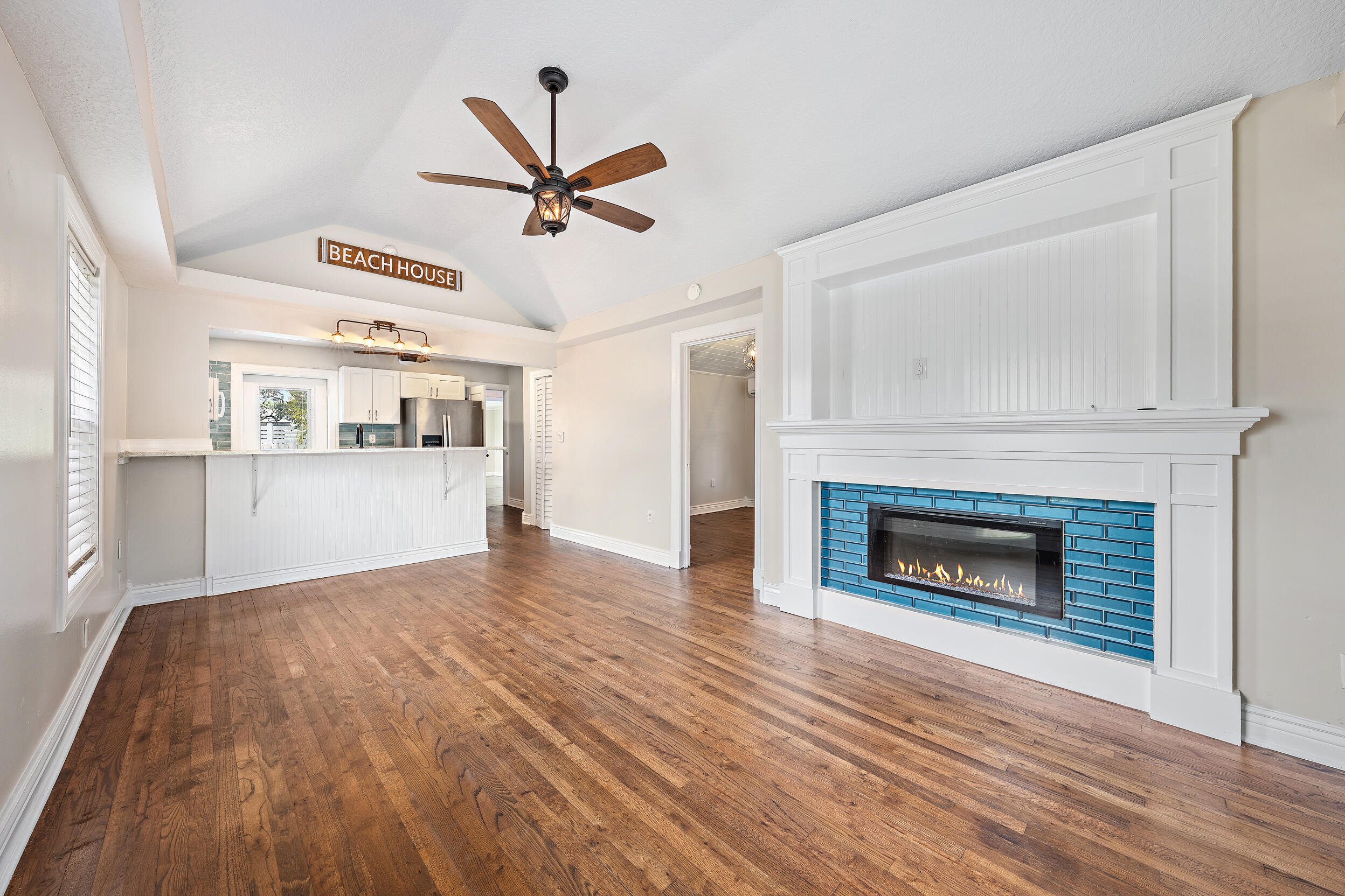 200 East 24th Street Riviera Beach, FL 33404 - Photo 5 of 22 Living Room
