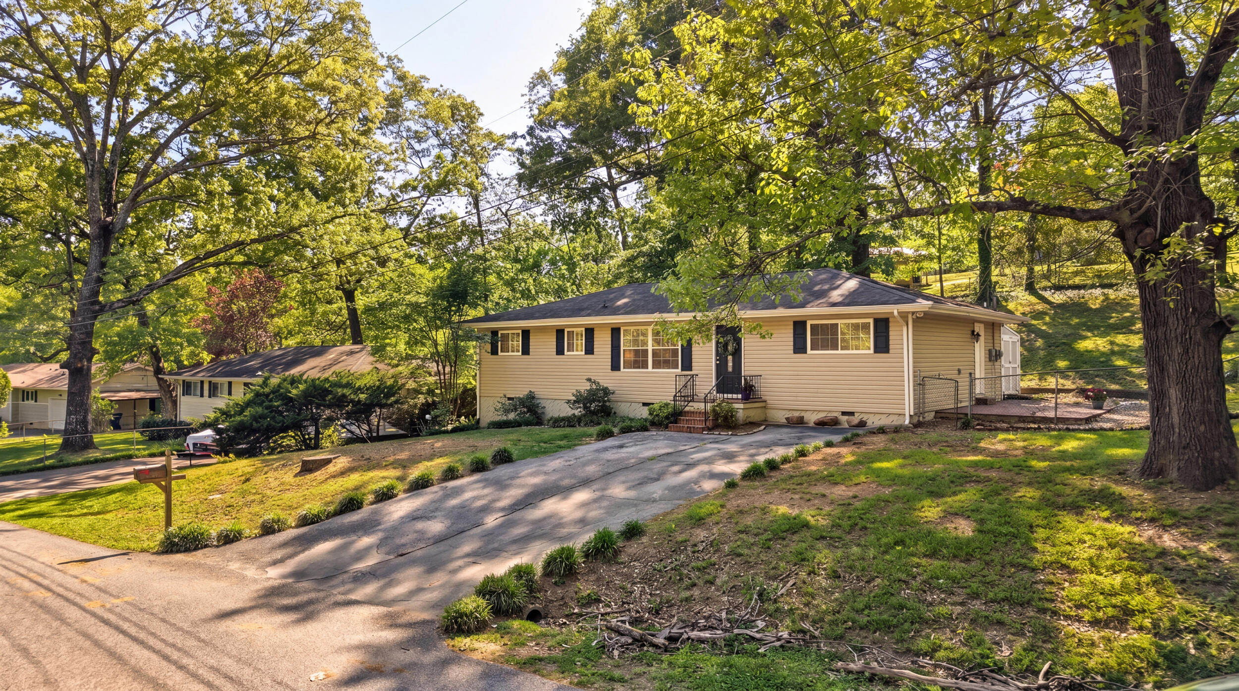 5415 May Circle Hixson, TN 37343 - Photo 2 of 43 4_5415_may_cir_chattanooga_drone_002