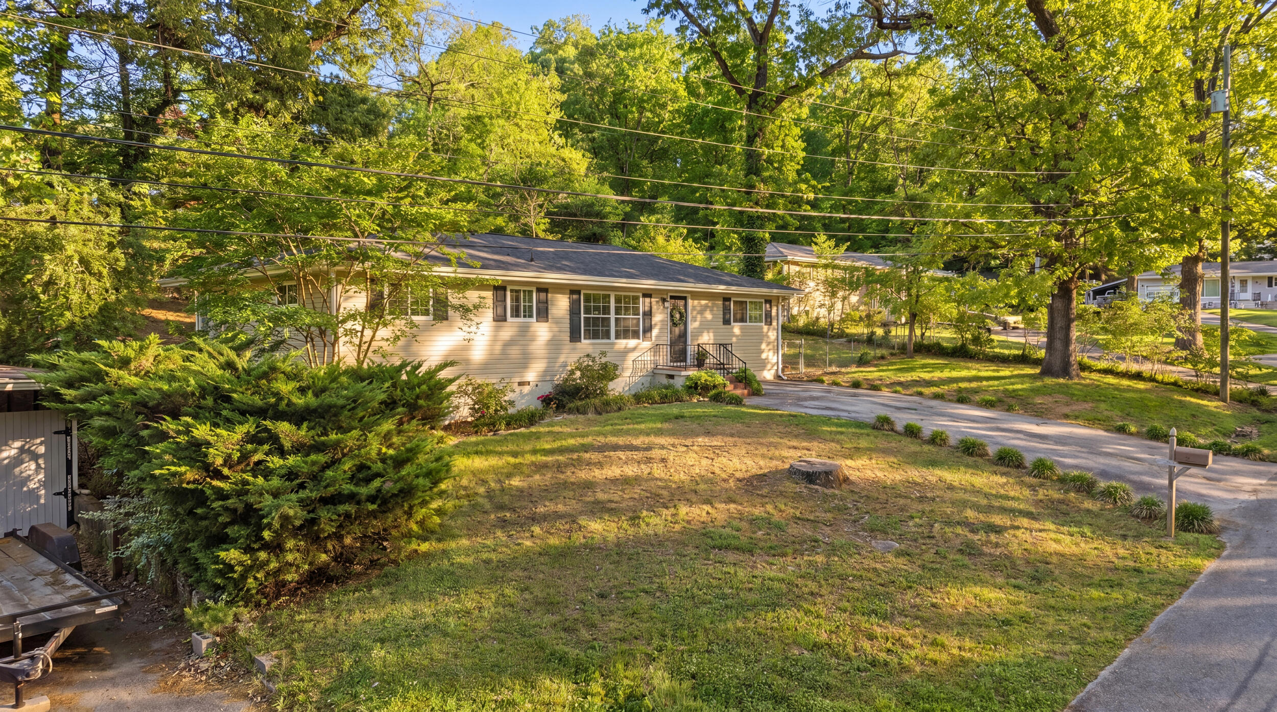 5415 May Circle Hixson, TN 37343 - Photo 37 of 43 2_5415_may_cir_chattanooga_drone_001