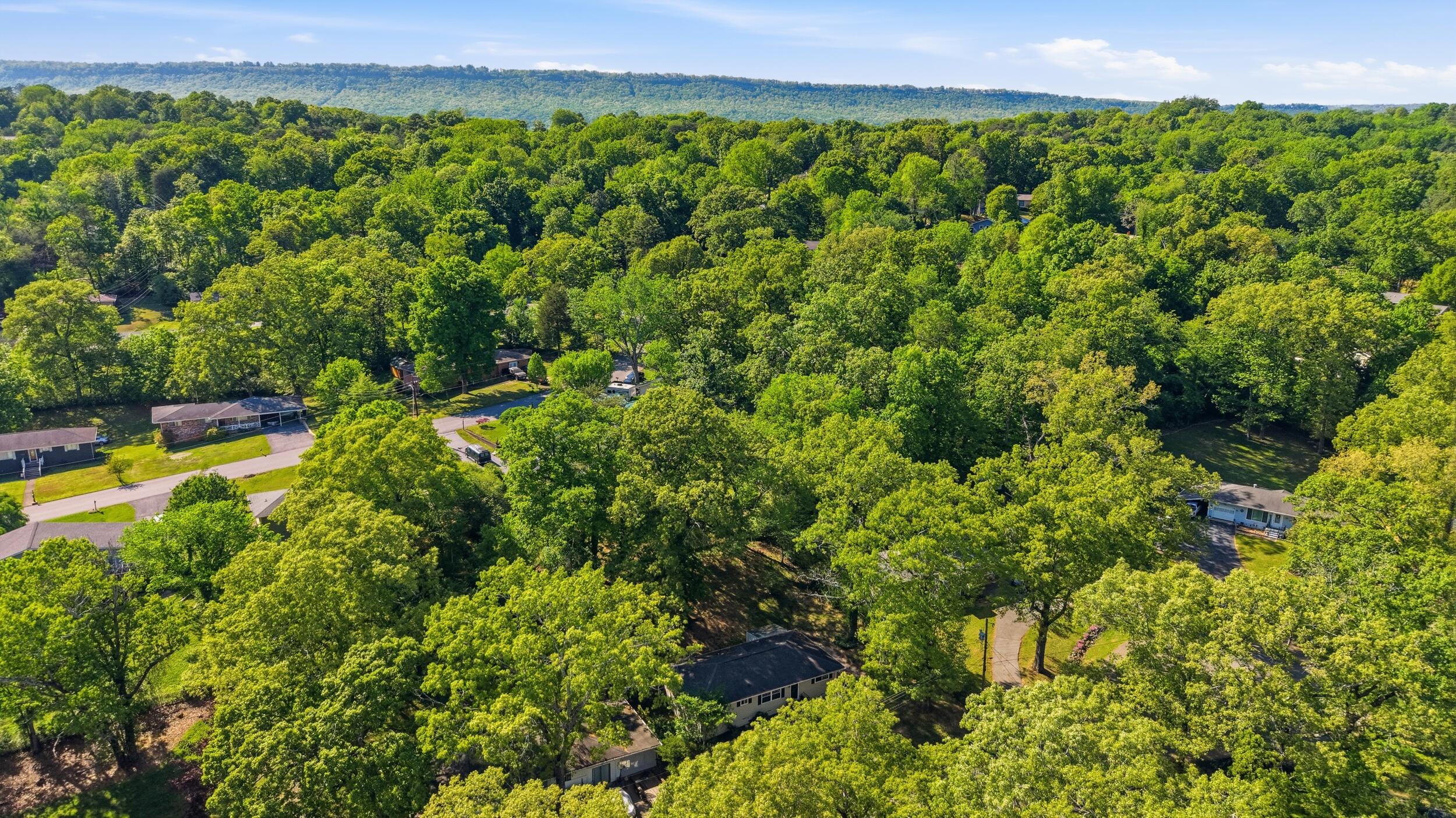 5415 May Circle Hixson, TN 37343 - Photo 42 of 43 6_5415_may_cir_chattanooga_drone_003