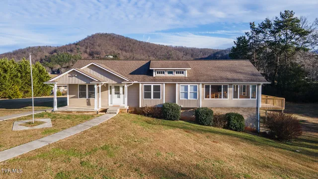 $449,900 | 1002 Dawning Road, Newport, TN 37821