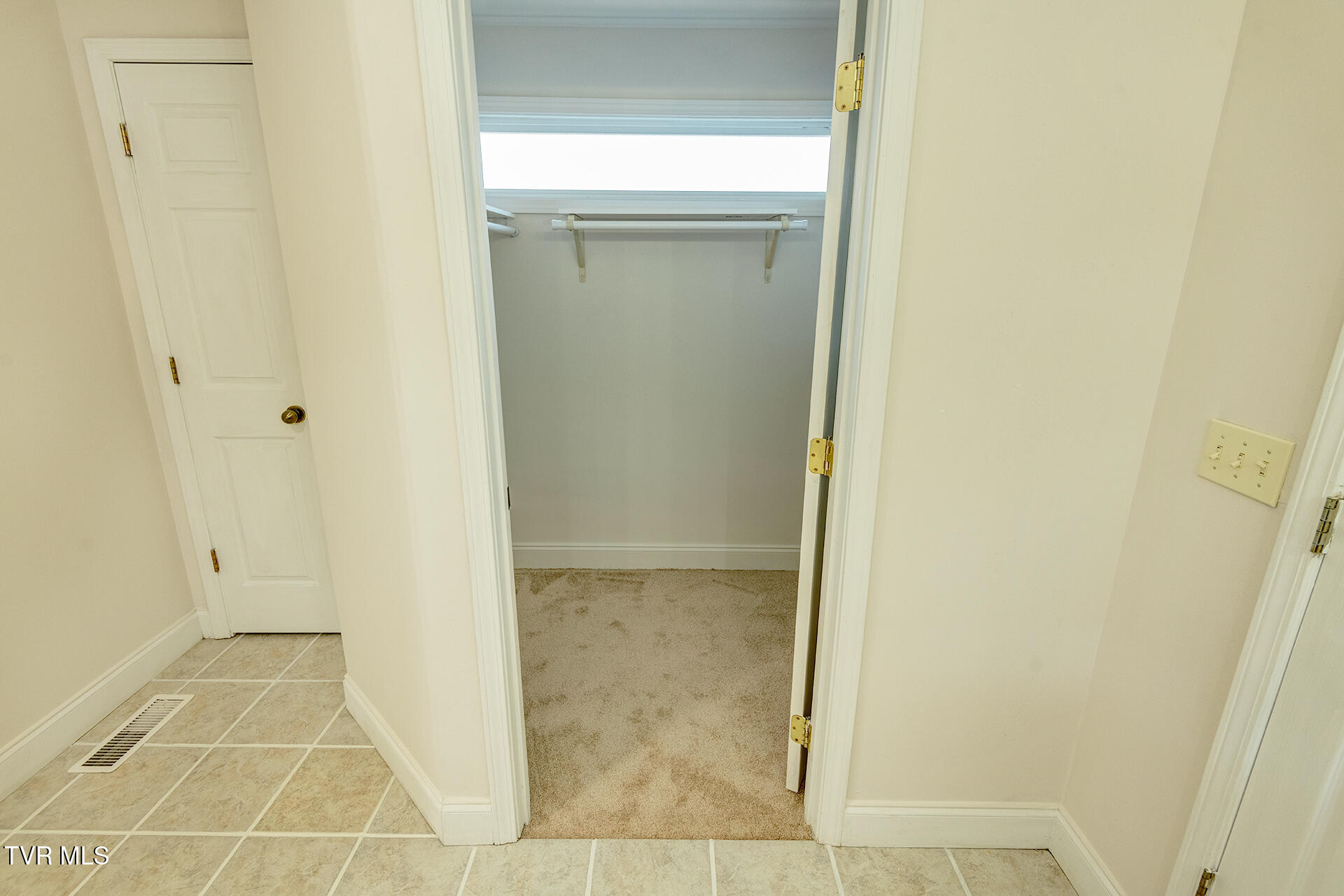 1002 Dawning Road Newport, TN 37821 - Photo 25 of 50 D-Neas-1002-Dawning-Interior-2801