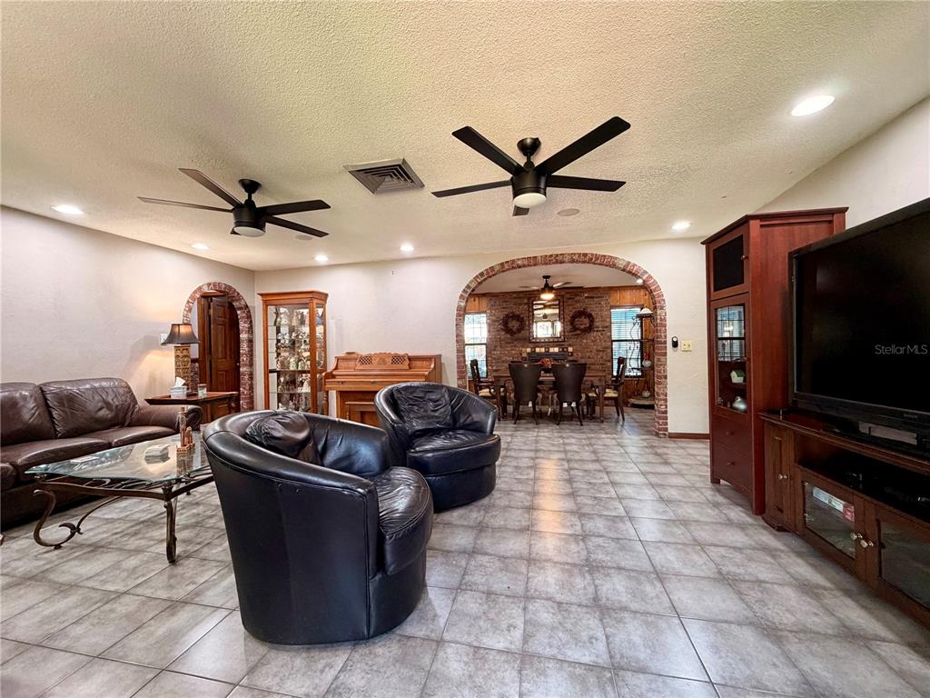 404 Ridgewood Avenue Dundee, FL 33838 - Photo 10 of 37