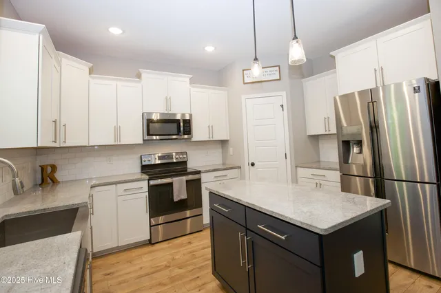 $429,000 | 1252 Yellowwood Drive, Aberdeen, NC 28315