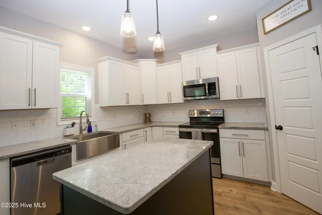 $429,000 | 1252 Yellowwood Drive, Aberdeen, NC 28315