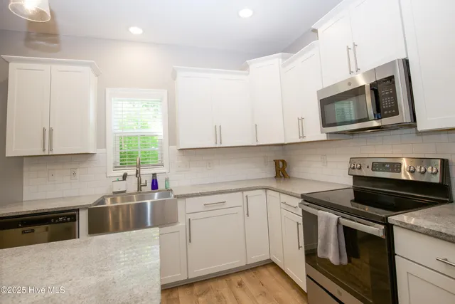 $429,000 | 1252 Yellowwood Drive, Aberdeen, NC 28315