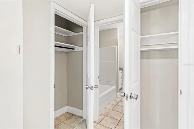 a view of empty room with ceiling fan