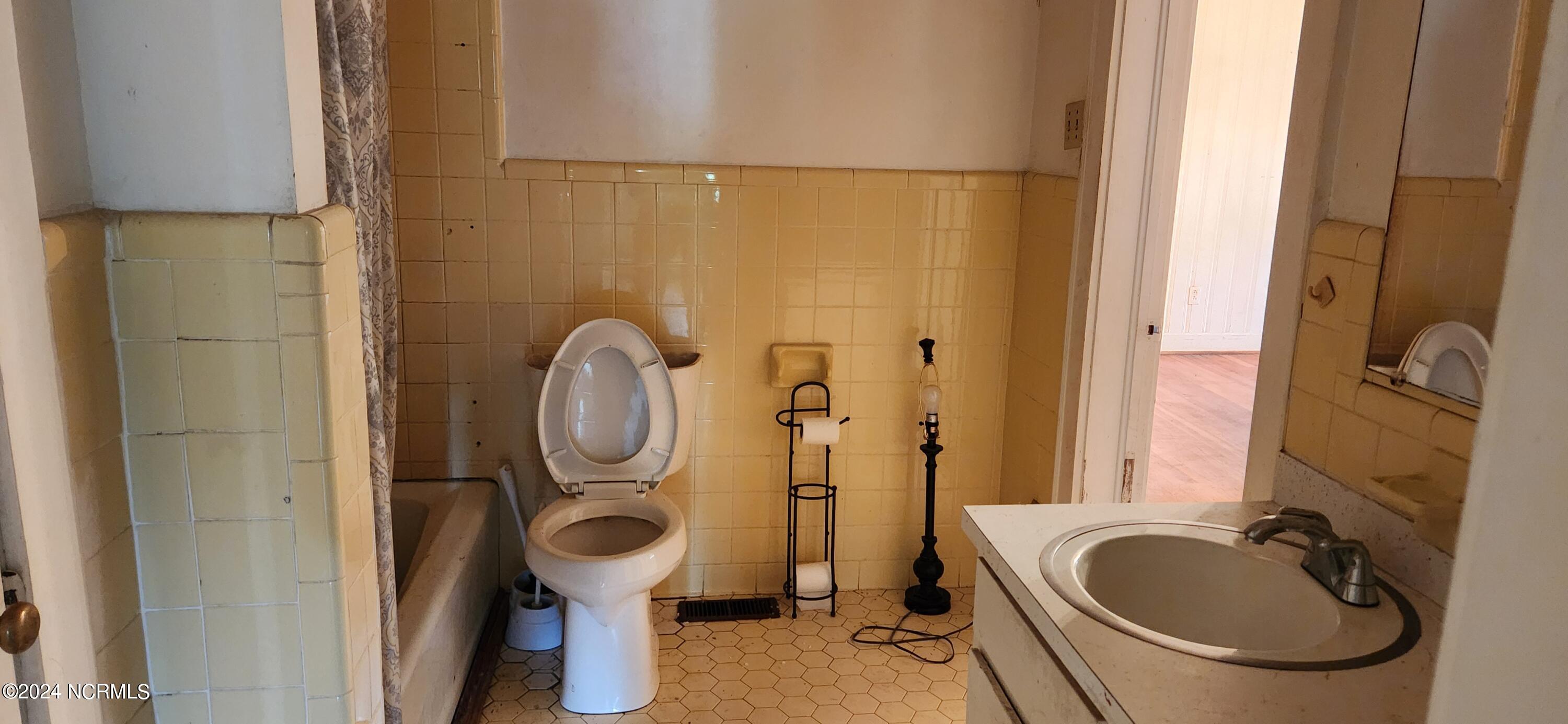 12820 Old Wire Road Laurinburg, NC 28352 - Photo 7 of 12 Bathroom