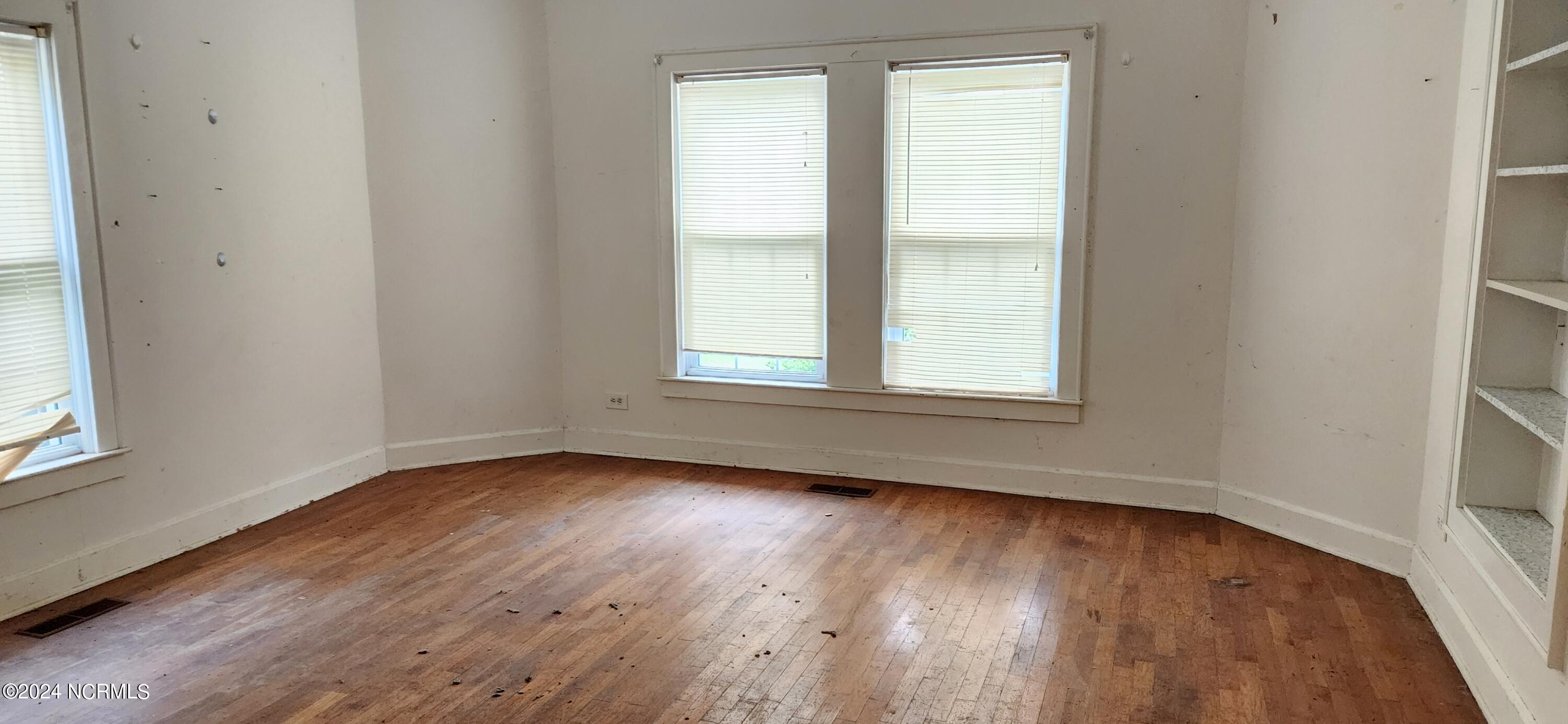 12820 Old Wire Road Laurinburg, NC 28352 - Photo 10 of 12 Living Room