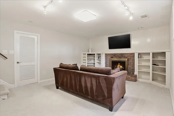 $1,150,000 | 6912 30th Street North, Arlington, VA 22213